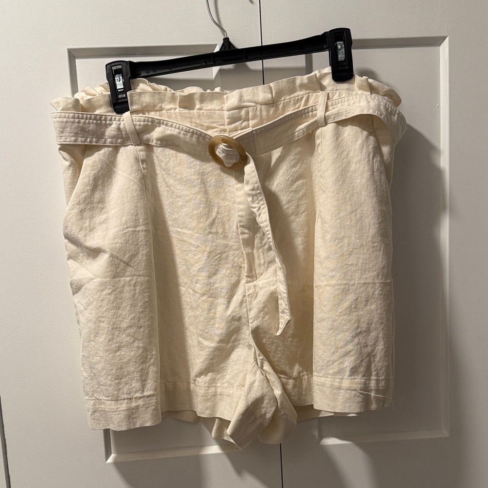 Sofia by Sofia Vergara High Waist Creme Shorts size XXL